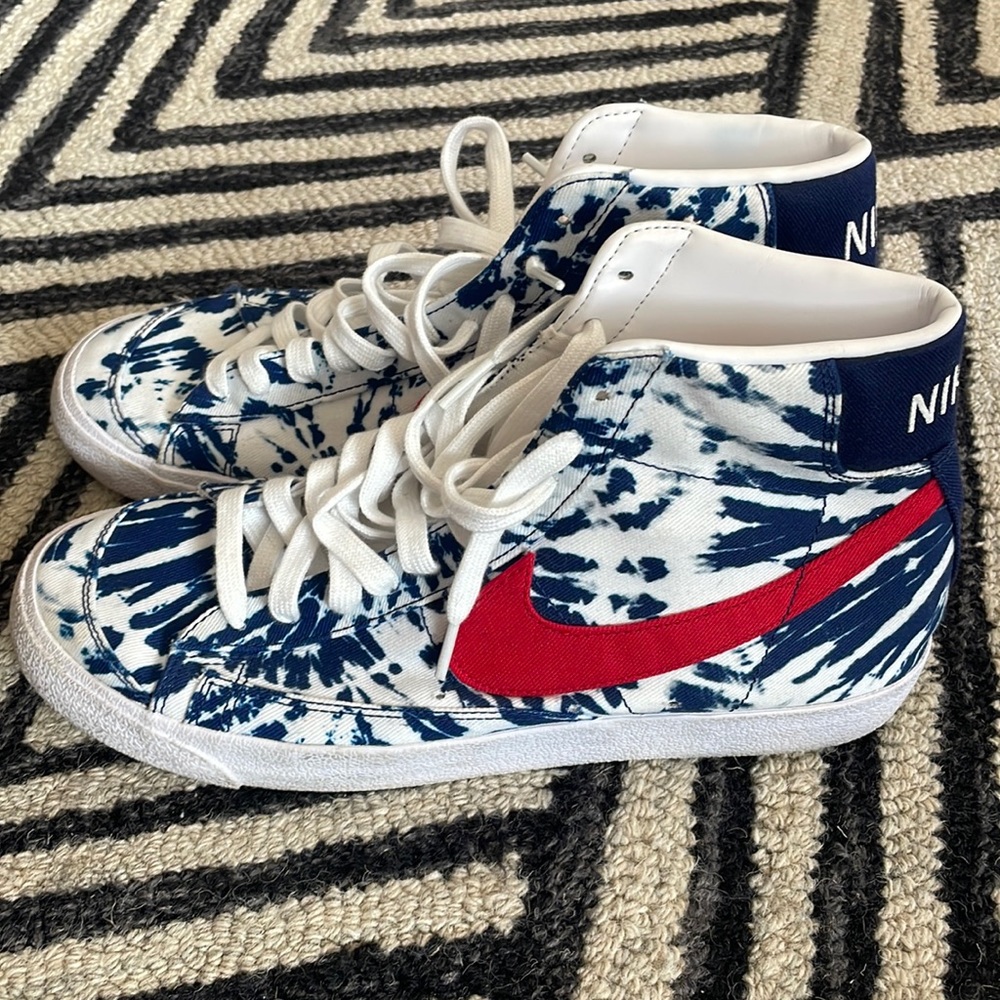 Mens Nike blazer tie dye blue red size 10